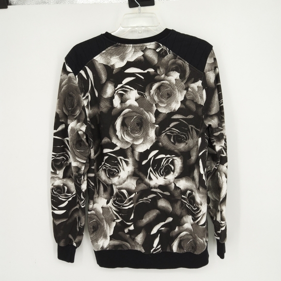BLACK KAVIAR ROSE FLORAL SWEATSHIRT SIZE MEDIUM - Picture 8 of 8